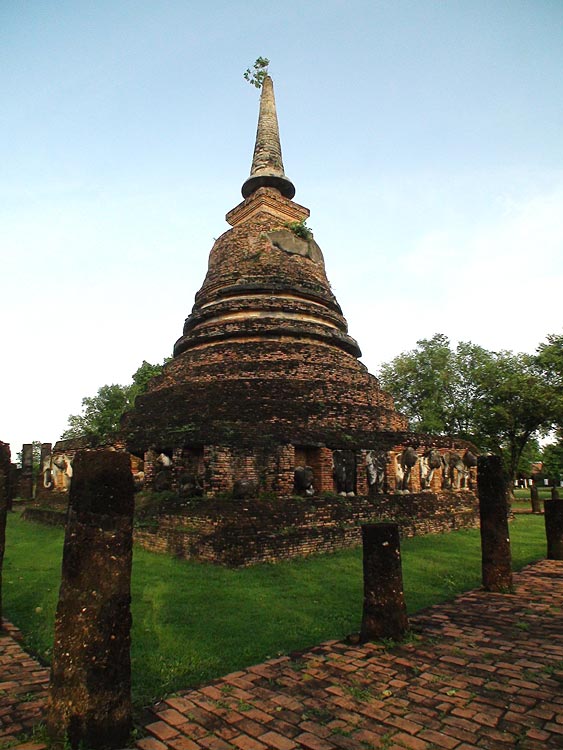 Stupa at Wat Chang Lom, Sukhothai