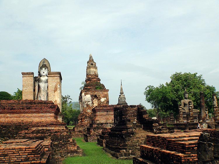 Overview towards the northern part of Wat Mahathat, Sukhothai