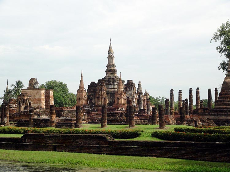 Overview of the central part of Wat Mahathat, Sukhothai