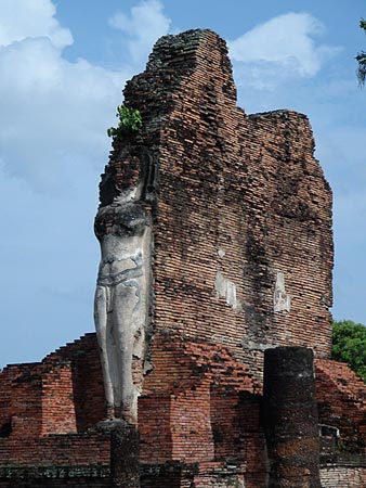 Standing Buddha Image and the remains of the Mandapa, Wat Phra Phai Luang