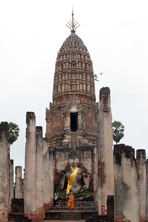 Ayutthaya-style (smooth tapering towards the top) prang at Wat Phra Si Rattana Mahathat, Chaliang, Si Satchanalai