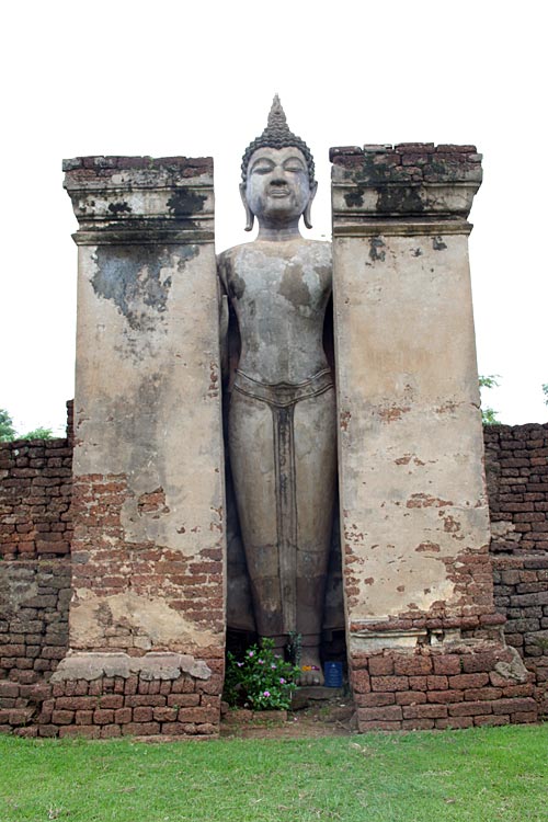 Standing Buddha Image and Mandapa at Wat Phra Si Rattana Mahathat